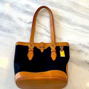 Vintage Dooney and Bourke  bucket style bag. Circa 1990